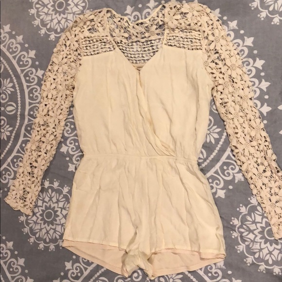 Blu Pepper Other - Linen and lace romper